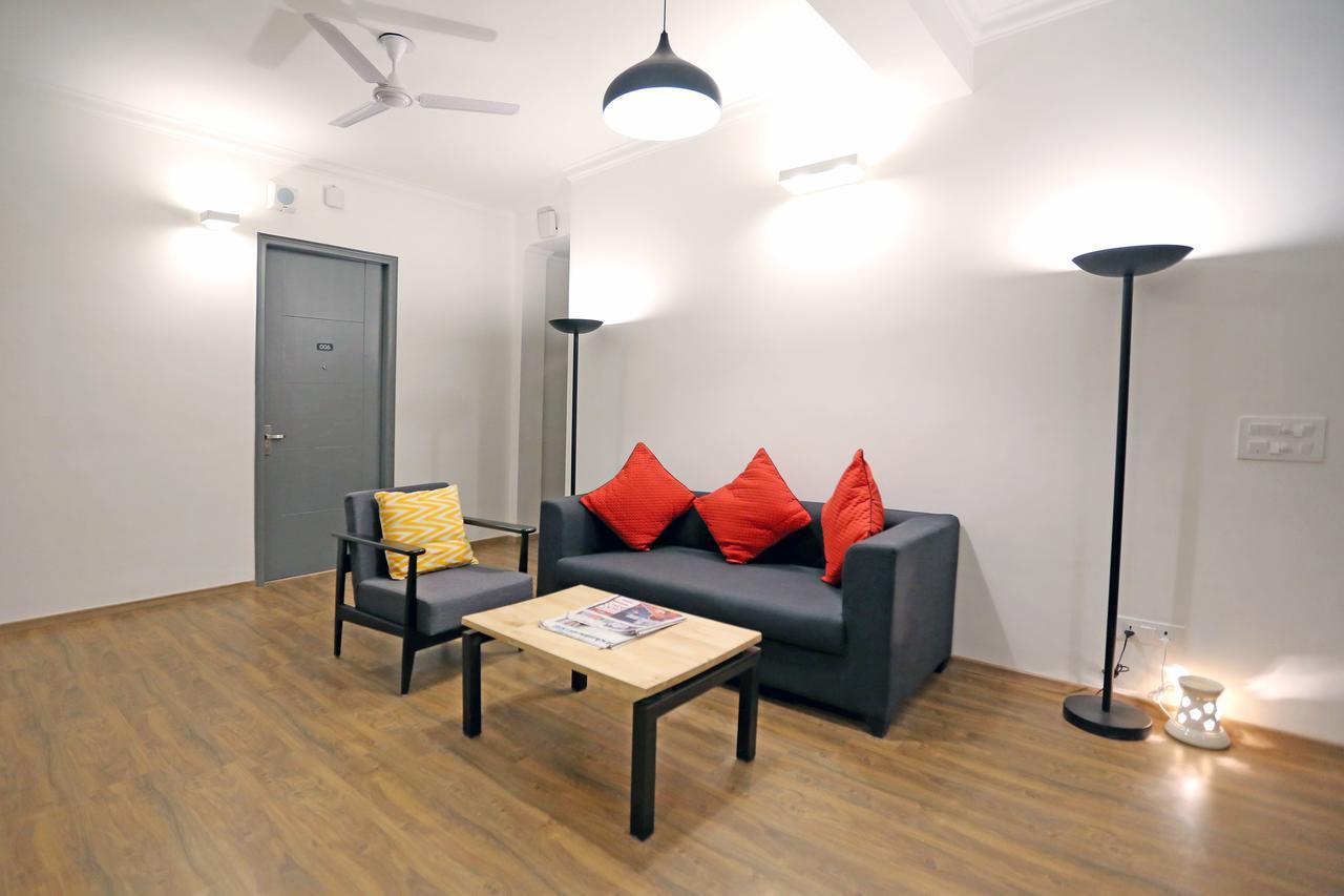 Oyo Townhouse 018 Medanta Hotel คูร์เคาน์ ภายนอก รูปภาพ